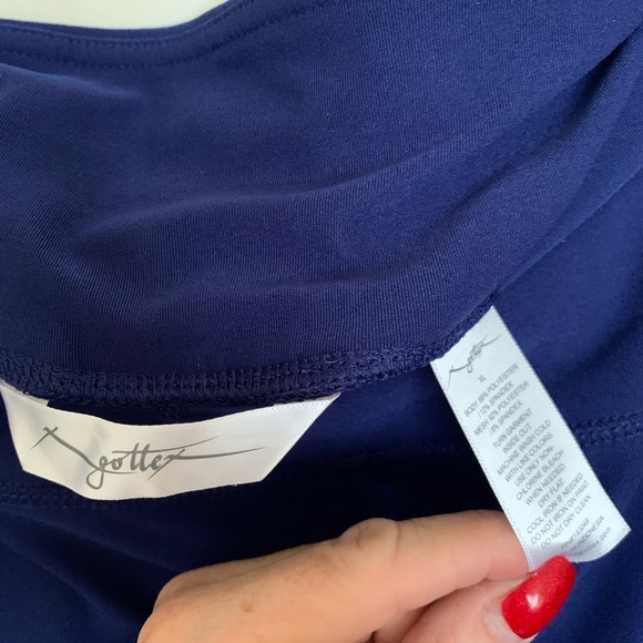 Gottex Navy leggings with Mesh accents XL. Gorgeous & stylish!. Zipper pocket - Picture 9 of 10